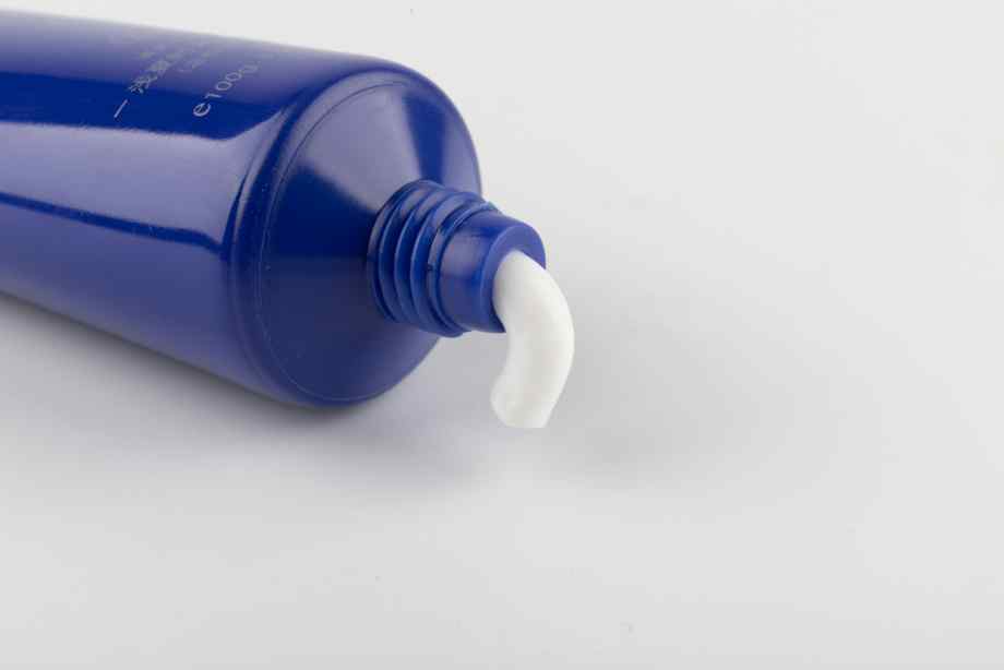Comment nettoyer les phares de voiture avec du dentifrice ?-Lampe Gras