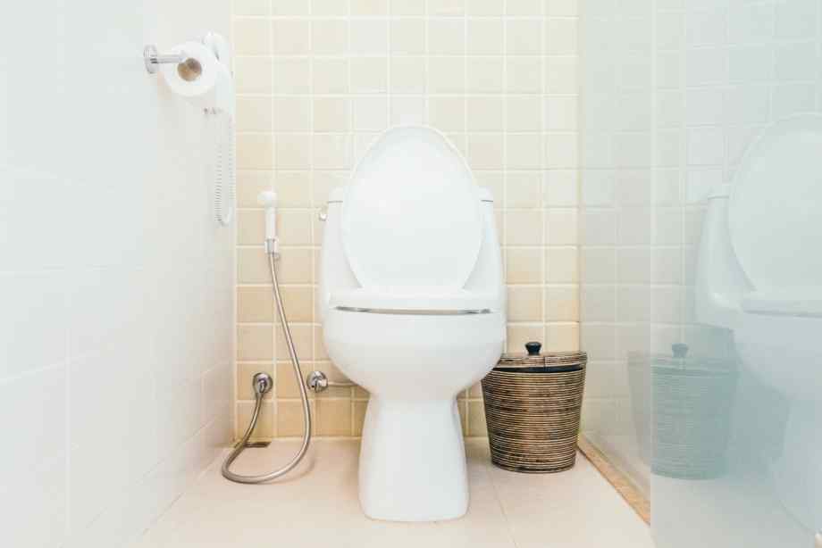 Toilette bouchée avec eau qui remonte : que faire ?-Lampe Gras